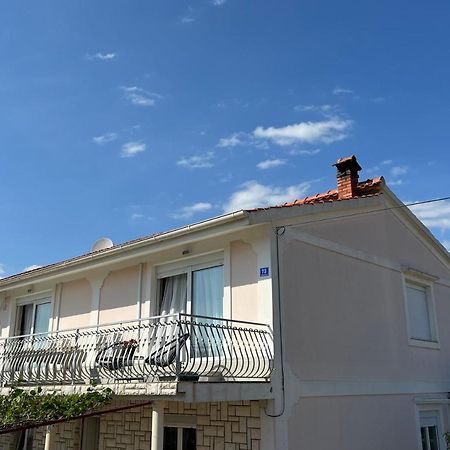 Apartments Tino & Leon ซูโกชัน ภายนอก รูปภาพ