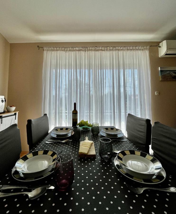 Apartments Tino & Leon ซูโกชัน ภายนอก รูปภาพ