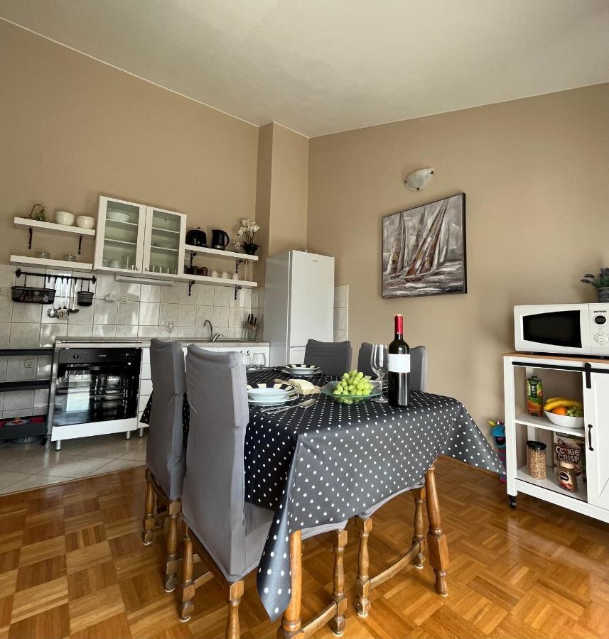 Apartments Tino & Leon ซูโกชัน ภายนอก รูปภาพ