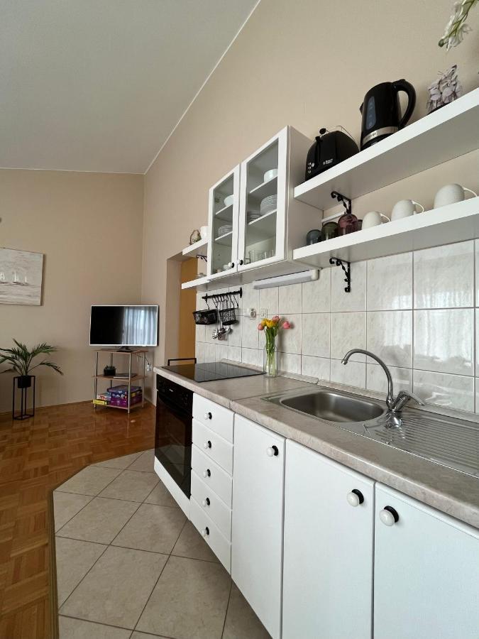 Apartments Tino & Leon ซูโกชัน ภายนอก รูปภาพ