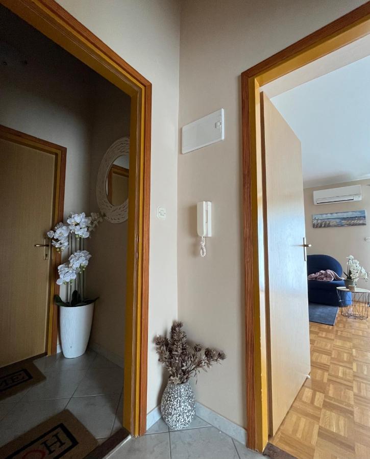Apartments Tino & Leon ซูโกชัน ภายนอก รูปภาพ