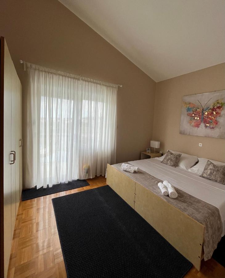 Apartments Tino & Leon ซูโกชัน ภายนอก รูปภาพ