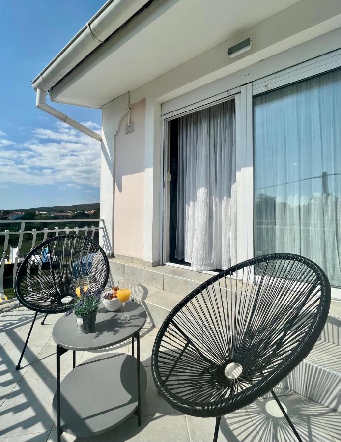 Apartments Tino & Leon ซูโกชัน ภายนอก รูปภาพ