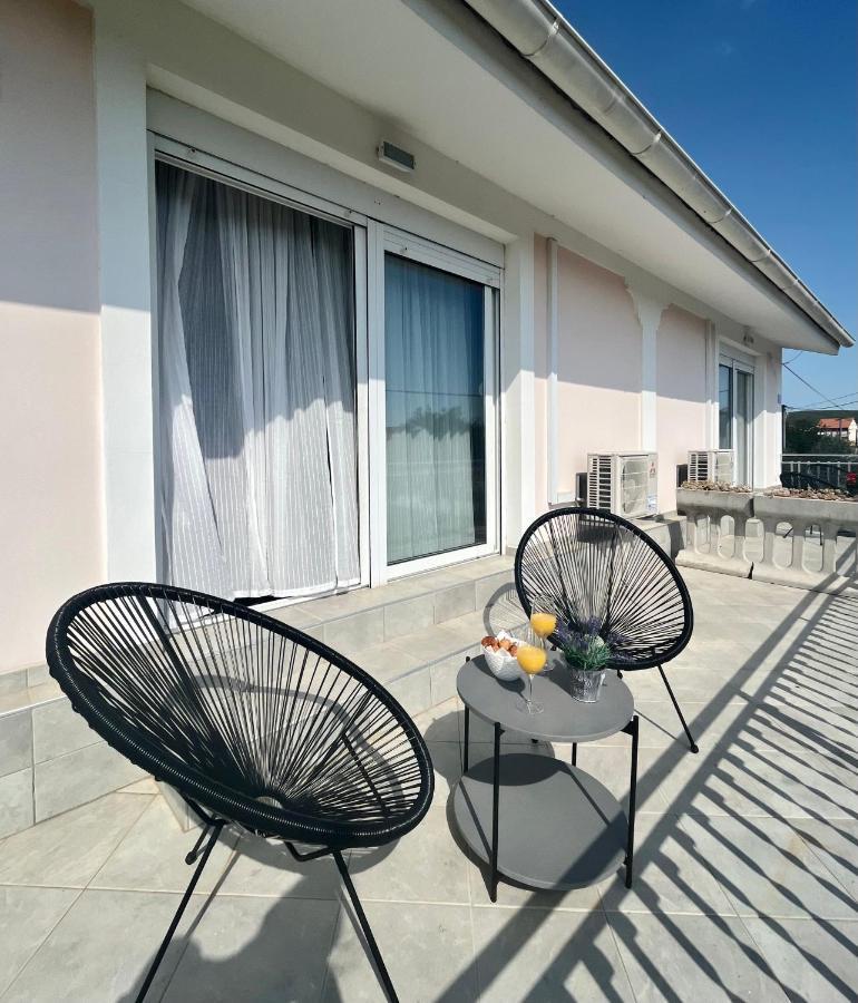 Apartments Tino & Leon ซูโกชัน ภายนอก รูปภาพ